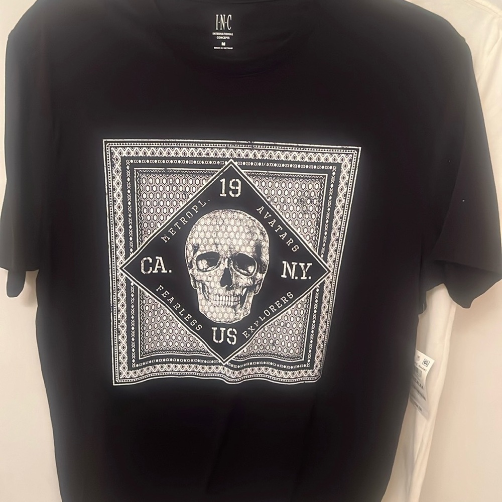 Black casual tee shirt
